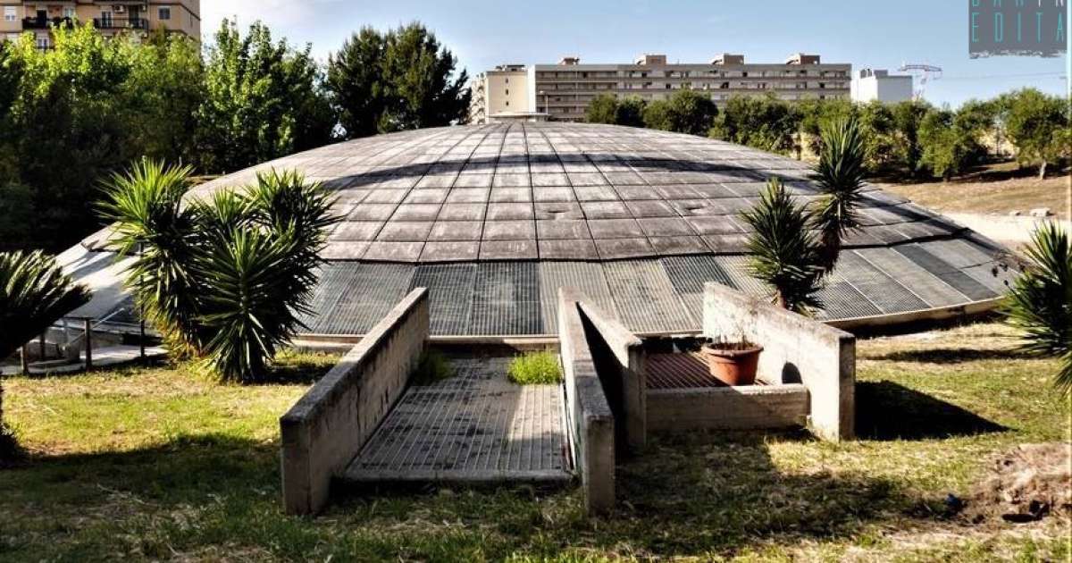 Un'astronave nelle campagne di Loseto: � la cupola della chiesa del Salvatore
